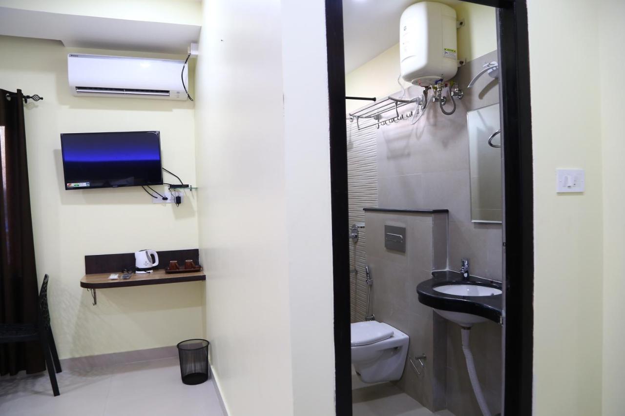 Hotel Landmark Port Blair Esterno foto